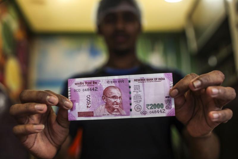 Đồng Rupee mệnh giá “khủng” ngừng lưu hành, dân Ấn Độ đổ xô mua vàng - Nhịp  sống kinh tế Việt Nam & Thế giới