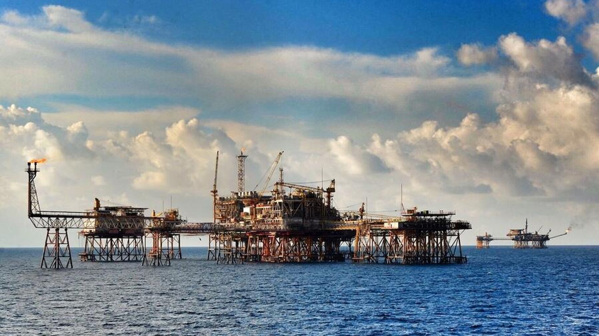 Trữ lượng dầu mỏ của Việt Nam hơn 4,4 tỷ thùng, tiềm năng còn rất lớn -  17.10.2023, Sputnik Việt Nam
