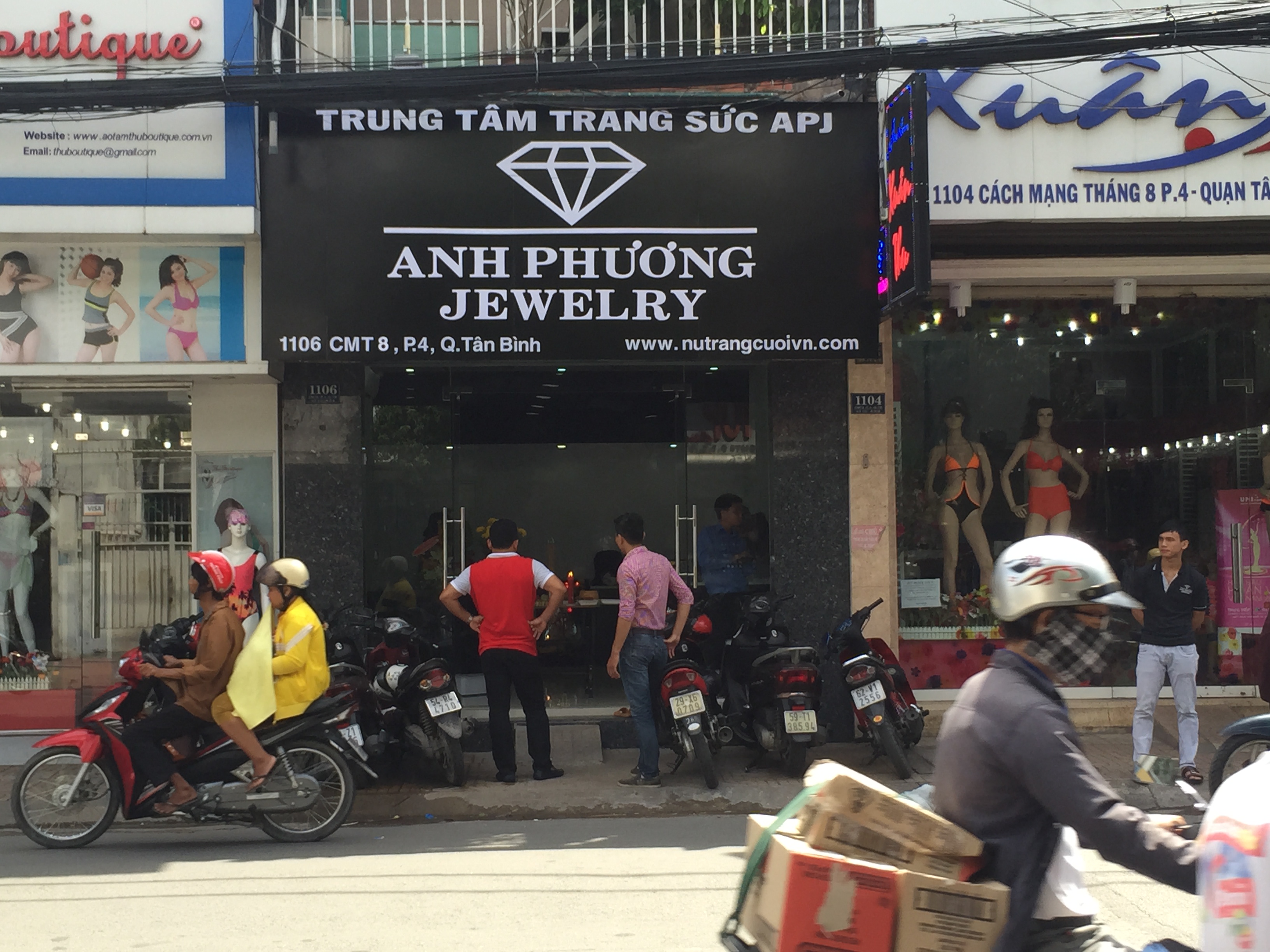 APJ vừa khai trương cửa hàng mới | Anh Phương Jewelry