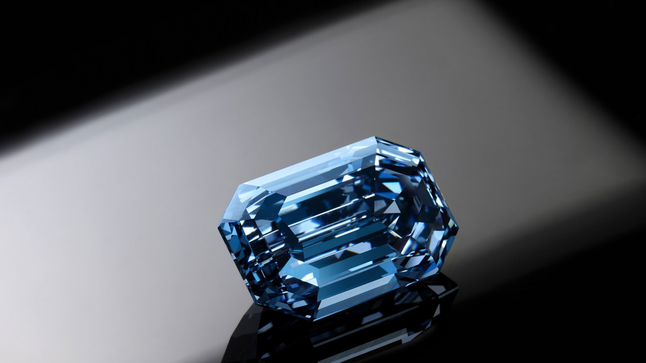 Viên kim cương xanh lớn nhất thế giới được 'chốt giá' 57,5 triệu USD